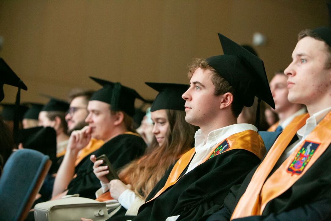 Illustration for news: First Graduates of the Online Master's Programme ‘Economic Analysis’ Defend Their Theses